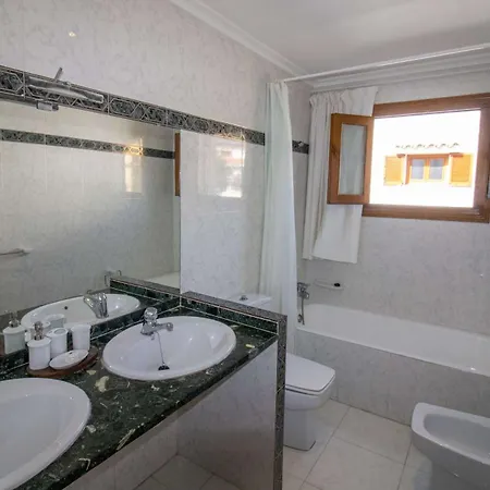 Con Jardin Privado - Cala Blanca Villa