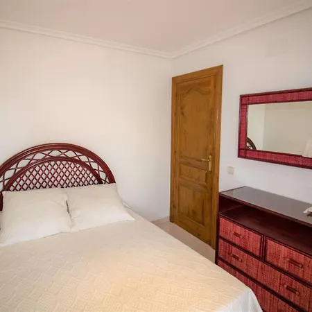 Con Jardin Privado - Cala Blanca Villa