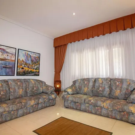 Con Jardin Privado - Cala Blanca Villa